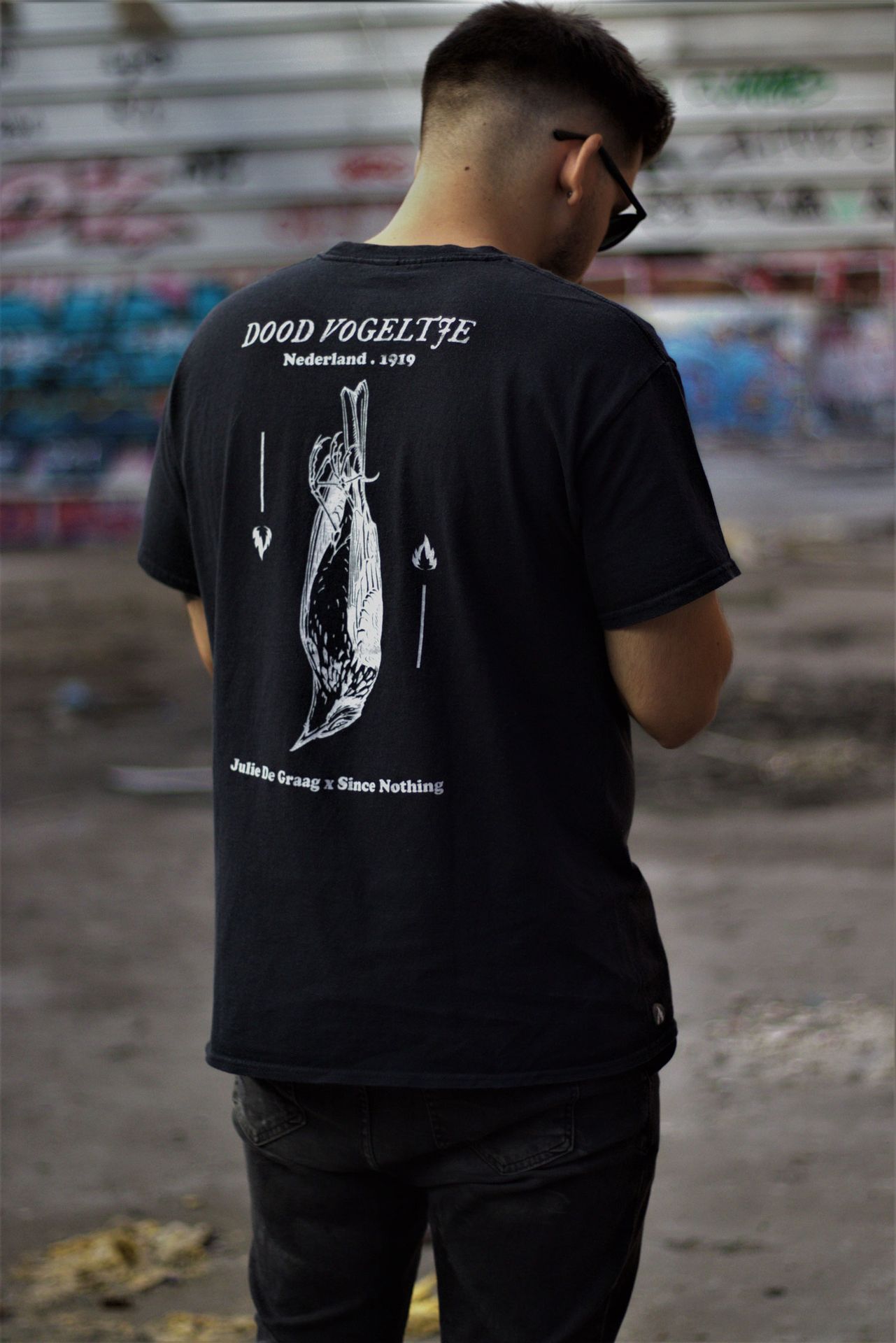 Dood Vogeltje black verso